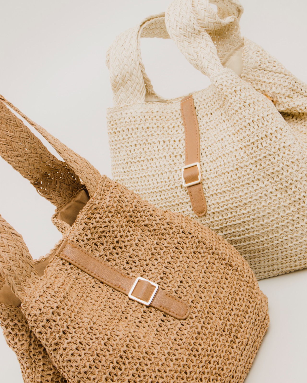 Bolsa de palha c/ detalhe fivela