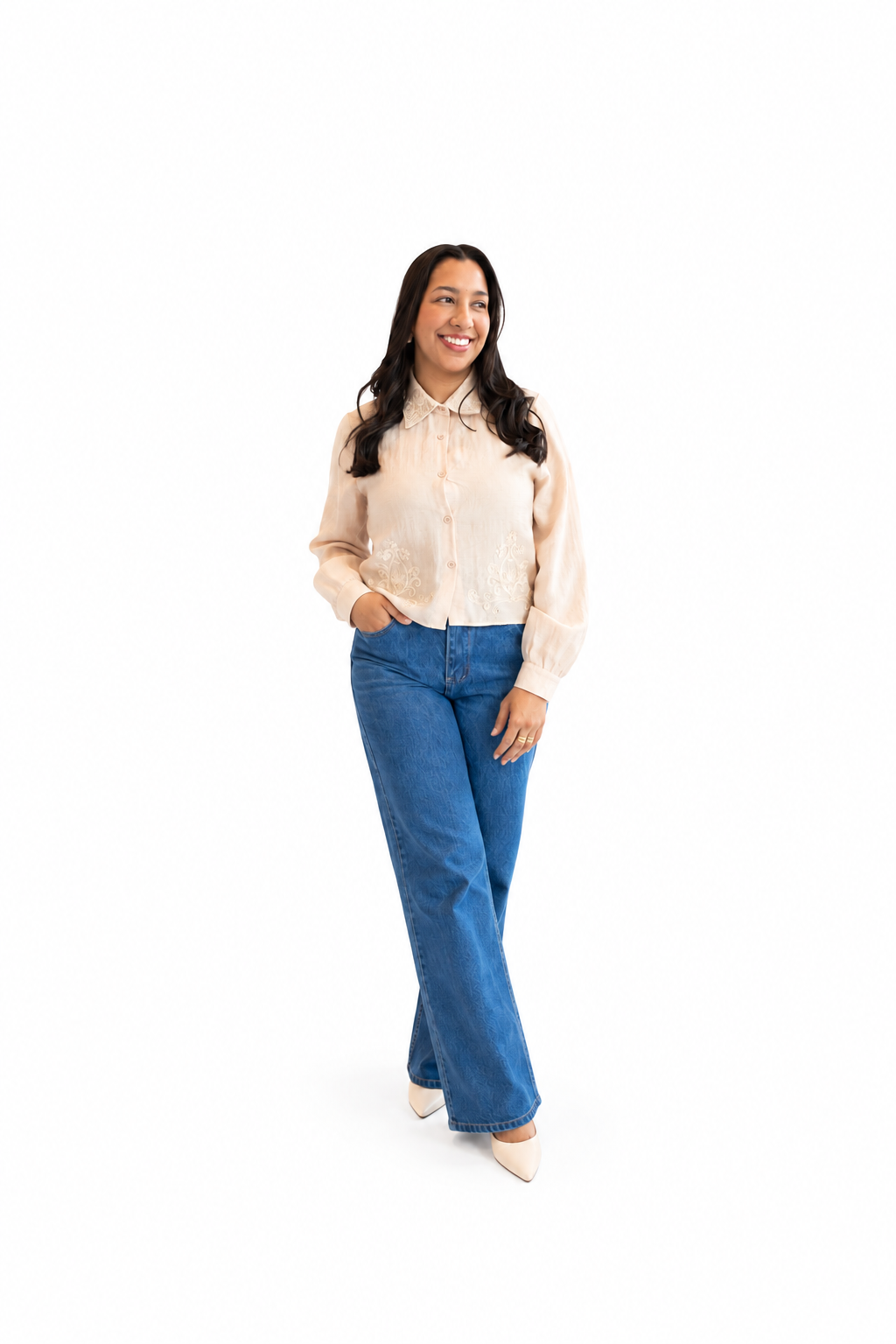 Camisa c/bordados e gola clássica