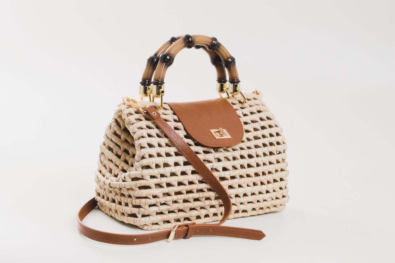 Bolsa estruturada em trama c/alça de bambu